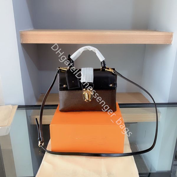 2021 ss lady fashion handbags plain genuine leather cover flap bags interior slot pocket casual totes
2021 ss lady fashion handbags plain genuine leather cover flap bags interior slot pocket casual totes