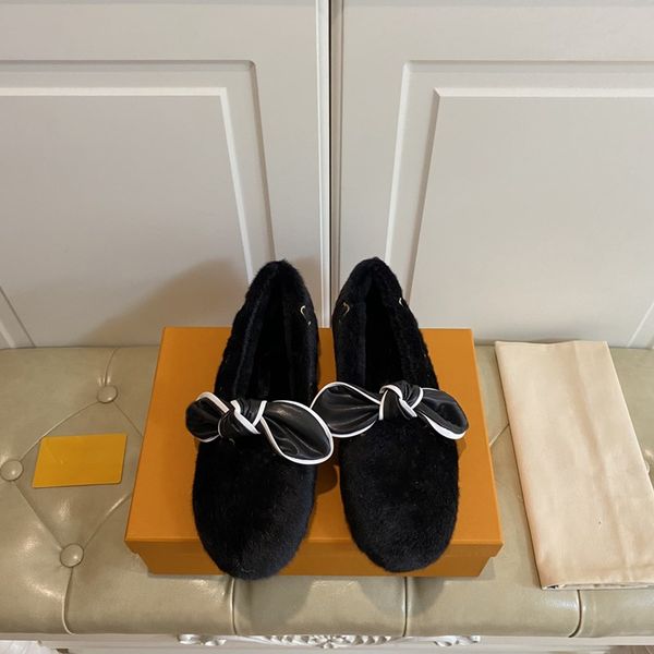 autumn and winter new women's plush shoes boots tpu outsole classic letter embroidery upper warm flat shoes knot rope decoration, Black
autumn and winter new women's plush shoes boots tpu outsole classic letter embroidery upper warm flat shoes knot rope decoration, Black