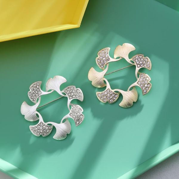 pins, brooches minhin 2021 vintage plant jewelry gold color ginkgo imitation pearl brooch scarves buckle accessories, Gray
pins, brooches minhin 2021 vintage plant jewelry gold color ginkgo imitation pearl brooch scarves buckle accessories, Gray