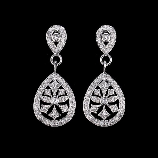 bettyue classic water drop cz stone long earrings fashion jewelry supper shinny clear cubic zircon for women stud, Golden;silver
bettyue classic water drop cz stone long earrings fashion jewelry supper shinny clear cubic zircon for women stud, Golden;silver