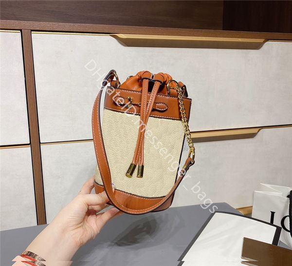 2021 lady fashion handbags artwork genuine leather classic retro all-match simplicity drawstring horsebit casual bucket bags
2021 lady fashion handbags artwork genuine leather classic retro all-match simplicity drawstring horsebit casual bucket bags