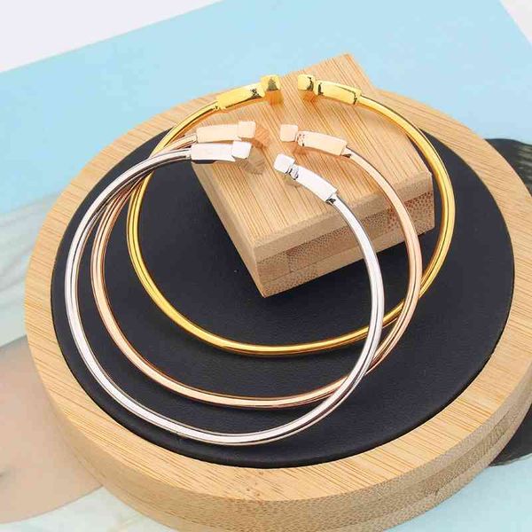 micro-inlaid zircon asymmetric open bangle bracelet fashion small fresh girl street trend women high-quality jewelry valentine's day gi, Black
micro-inlaid zircon asymmetric open bangle bracelet fashion small fresh girl street trend women high-quality jewelry valentine's day gi, Black