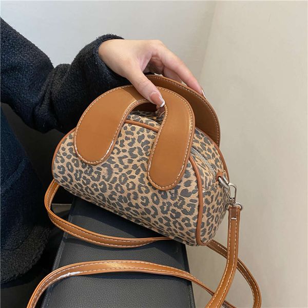designer dinner bagnet red single shoulder bag women's 2021 messenger bag fashion versatile hand fashion leopard print small square
designer dinner bagnet red single shoulder bag women's 2021 messenger bag fashion versatile hand fashion leopard print small square