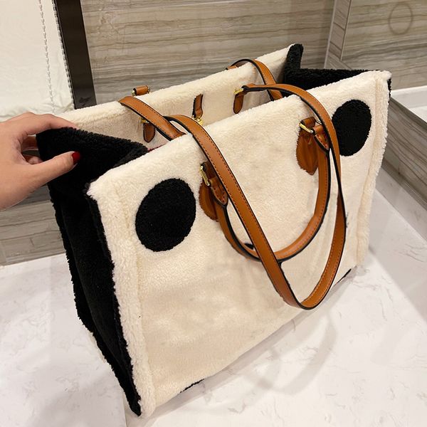 2021 designer women onthego teddy tote bag paris brand l printed lambs wool fur mather's shoulder handbags lambswool woolen quality
2021 designer women onthego teddy tote bag paris brand l printed lambs wool fur mather's shoulder handbags lambswool woolen quality