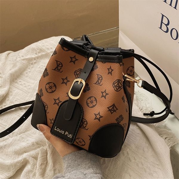 76% off hong kong laohua new trend bucket bag fashion versatile leather fashion classic high-grade bag
76% off hong kong laohua new trend bucket bag fashion versatile leather fashion classic high-grade bag