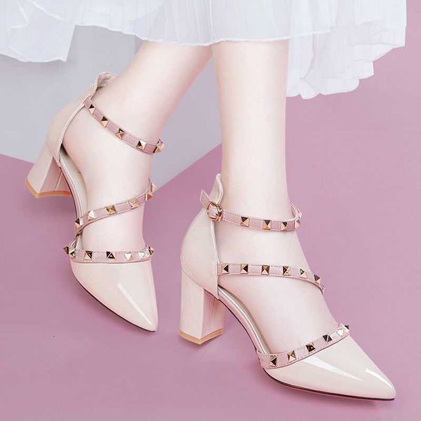 pink high-ed sho rivet thick 2021 one-line buckle middle heel korean version versatile headband, Black
pink high-ed sho rivet thick 2021 one-line buckle middle heel korean version versatile headband, Black