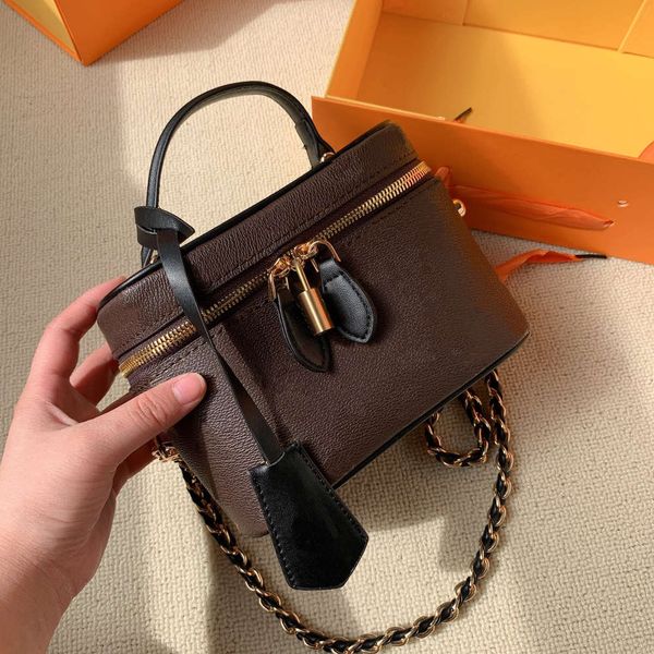 fashion women's cosmetic bags digner retro printing style handbag temperament collocation silk scarf diagonal shoulder bag 
fashion women's cosmetic bags digner retro printing style handbag temperament collocation silk scarf diagonal shoulder bag