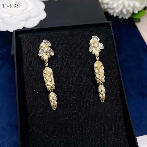 brand light yellow gold color fashion jewelry woman crystal leaf earrings party water drop logo studing design, Golden
brand light yellow gold color fashion jewelry woman crystal leaf earrings party water drop logo studing design, Golden
