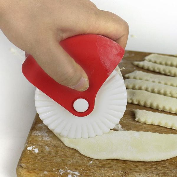 baking & pastry tools creative noodle cutter plastic wheel roller dough manual diy waves maker kitchen tool
baking & pastry tools creative noodle cutter plastic wheel roller dough manual diy waves maker kitchen tool