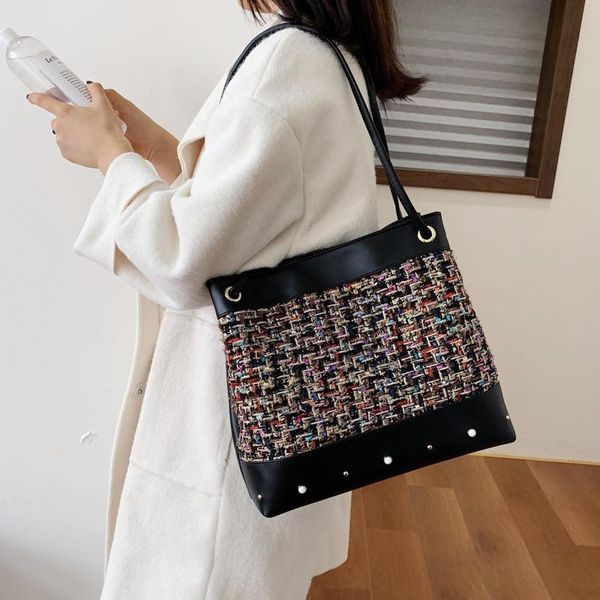 evening bags winter splicing wool women handbag large capacity rivet designer female shoulder 2021 travel big totes bolsa feminina
evening bags winter splicing wool women handbag large capacity rivet designer female shoulder 2021 travel big totes bolsa feminina
