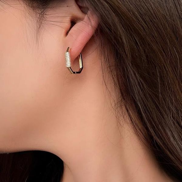 hoop & huggie luxury pave zircon geometric ear buckle for women fashion charming party wedding earring jewelry, Golden;silver
hoop & huggie luxury pave zircon geometric ear buckle for women fashion charming party wedding earring jewelry, Golden;silver