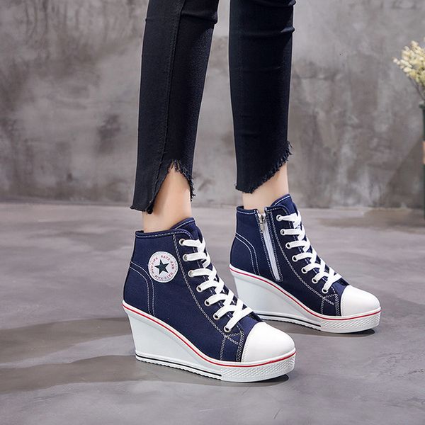dress shoes female high platform shoes with emblem, black casual for training, heels eur 35-43 veal
dress shoes female high platform shoes with emblem, black casual for training, heels eur 35-43 veal