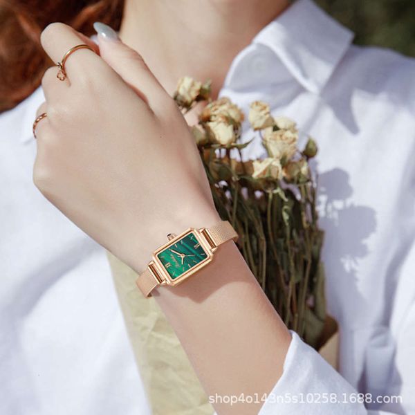 star with jitter the same girl, green tiktok watch, female student, simplified net red small dial., Slivery;brown
star with jitter the same girl, green tiktok watch, female student, simplified net red small dial., Slivery;brown