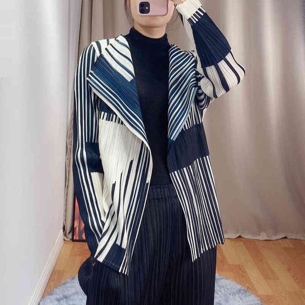 jackets spring / summer striped thin cardigan jacket miyak fold fashion plus size slimming temperament age-reducing lapel 88, Black;brown
jackets spring / summer striped thin cardigan jacket miyak fold fashion plus size slimming temperament age-reducing lapel 88, Black;brown