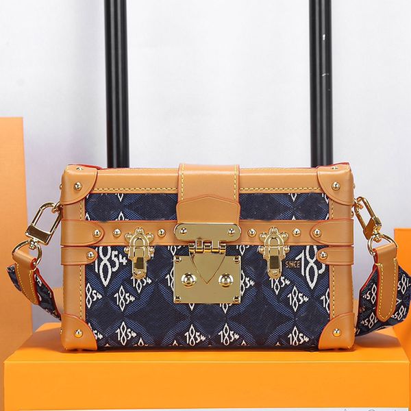 crossbody bag box shoulder bags handbag genuine leather classic triangle lock blue letter flowers wide shoulders strap m57399
crossbody bag box shoulder bags handbag genuine leather classic triangle lock blue letter flowers wide shoulders strap m57399