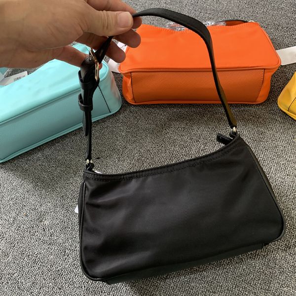 2022 latest retro designer bags luxury genuine leather and alloy designers crossbody bag handbags purses women classics casual purse mm
2022 latest retro designer bags luxury genuine leather and alloy designers crossbody bag handbags purses women classics casual purse mm