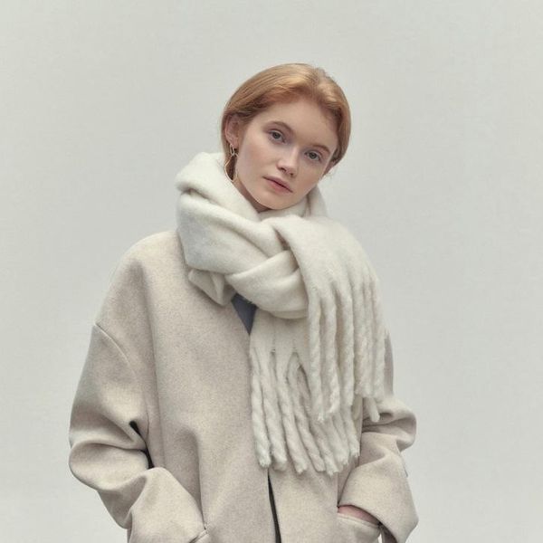 scarves 2021korean imitation cashmere solid color versatile soft waxy women's scarf lazy wind thickened warm long fashionshawl, Blue;gray
scarves 2021korean imitation cashmere solid color versatile soft waxy women's scarf lazy wind thickened warm long fashionshawl, Blue;gray