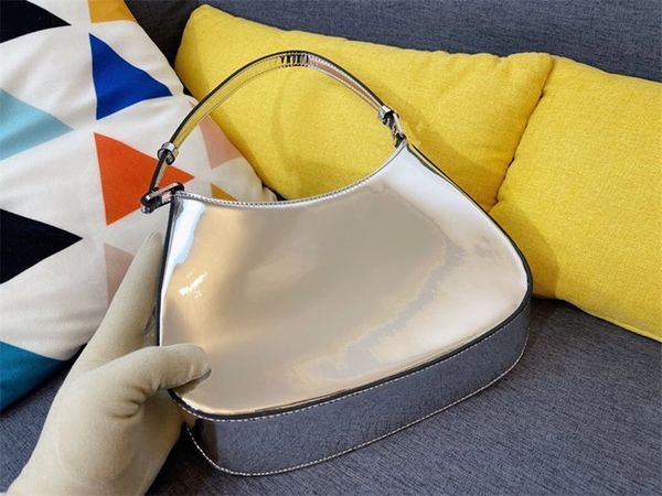 fashion one-shoulder messenger bag big brand classic lock design chain package suitable for a variety of occasions, multi-color optional
fashion one-shoulder messenger bag big brand classic lock design chain package suitable for a variety of occasions, multi-color optional