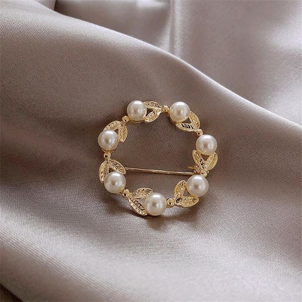 pins, brooches modagirl exquisite fashion jewelry gold color plant wreath pearl brooch pin women's friends christmas gift, Gray
pins, brooches modagirl exquisite fashion jewelry gold color plant wreath pearl brooch pin women's friends christmas gift, Gray