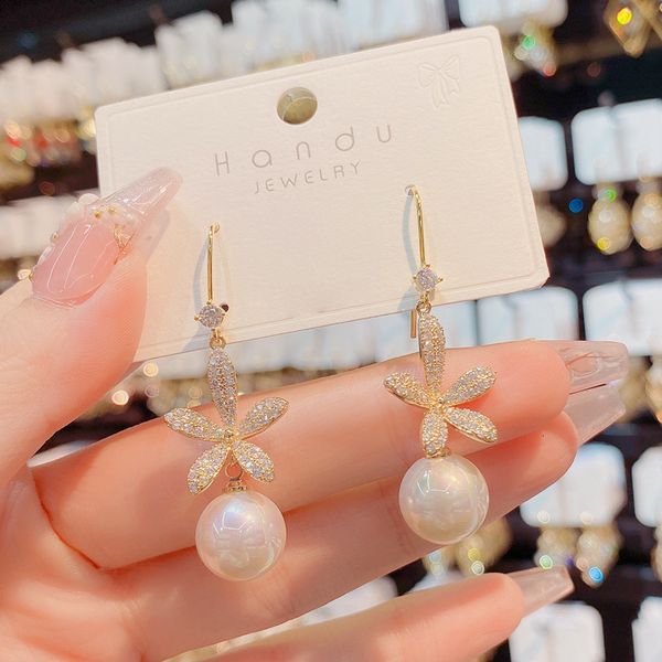 dangle earrings micro inlaid zircon flower pearl ear hook female 2021 autumn light luxury high sense atmosphere versatile, Silver
dangle earrings micro inlaid zircon flower pearl ear hook female 2021 autumn light luxury high sense atmosphere versatile, Silver