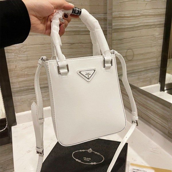 designer luxury patent leather underarm bag handbags 2021 women purses elegant female ribbon brand shoulder bags 15*17lcm
designer luxury patent leather underarm bag handbags 2021 women purses elegant female ribbon brand shoulder bags 15*17lcm