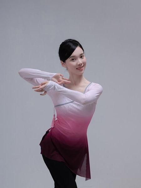 ethnic clothing jiaozhou yangko dance performance clothes female gradient art test practice grade fan, Red
ethnic clothing jiaozhou yangko dance performance clothes female gradient art test practice grade fan, Red