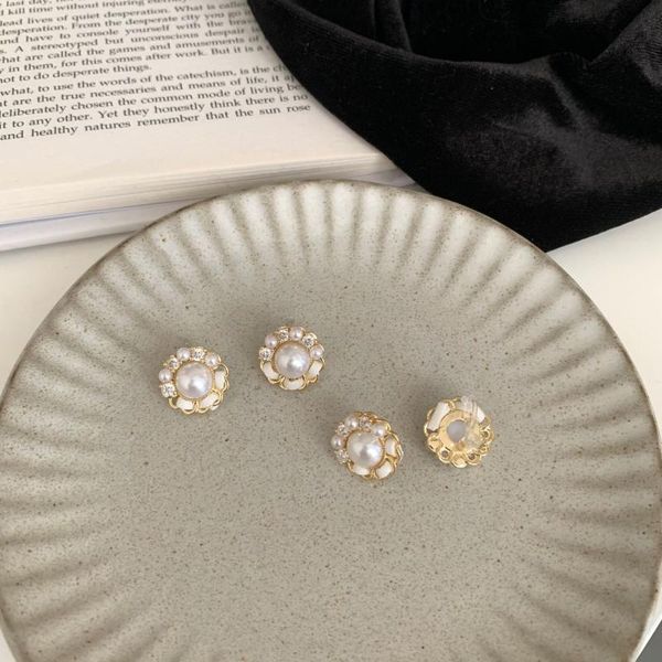 stud korean retro geometric pearl trendy round flower rhinestone earrings women girl earring no pierced ear clip, Golden;silver
stud korean retro geometric pearl trendy round flower rhinestone earrings women girl earring no pierced ear clip, Golden;silver