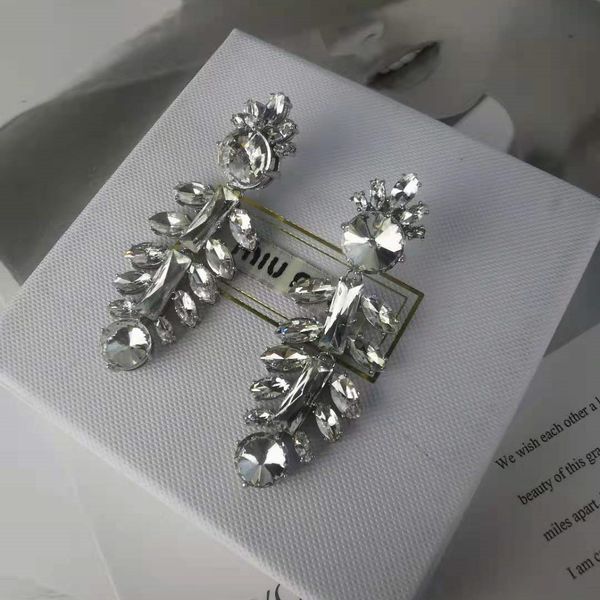 70% off miao family's new earrings, sunflower fish bone, imitation crystal, super flash temperament, advanced long crown and diamond, Golden;silver
70% off miao family's new earrings, sunflower fish bone, imitation crystal, super flash temperament, advanced long crown and diamond, Golden;silver