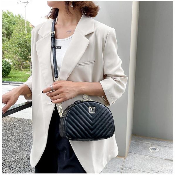 shoulder bags luxury women bag fashion leather messenger chain small letter shopping handbag
shoulder bags luxury women bag fashion leather messenger chain small letter shopping handbag