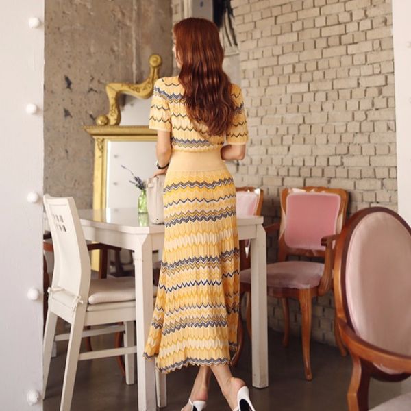 two piece dress 2021 summer knitted 2 pieces set women v-neck vintage wave striped pullover sweater + midi pleated skirt suit, White
two piece dress 2021 summer knitted 2 pieces set women v-neck vintage wave striped pullover sweater + midi pleated skirt suit, White