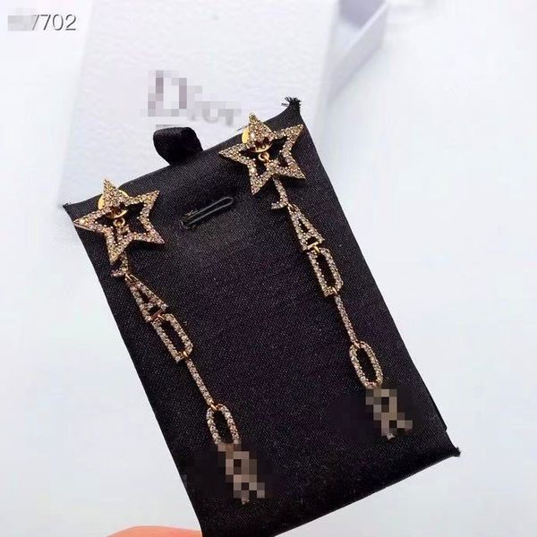 design jewelry 2021 new diamond earrings women's net red temperament versatile letter earrings classic same style, Golden;silver
design jewelry 2021 new diamond earrings women's net red temperament versatile letter earrings classic same style, Golden;silver