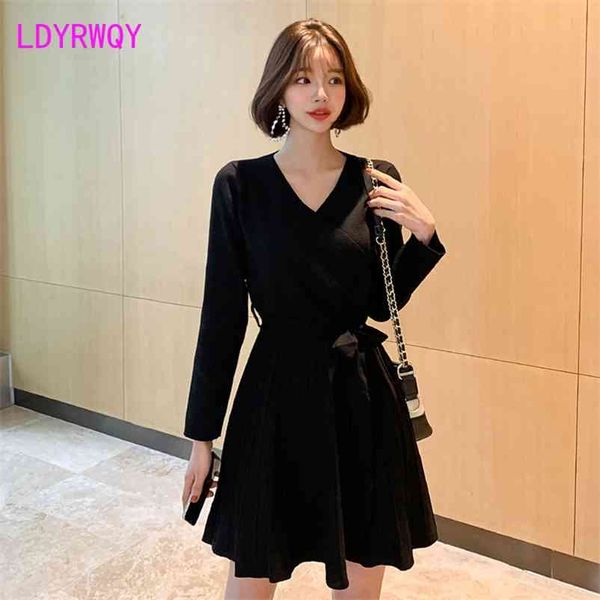 korean autumn and winter v-neck long sleeve lace up bottom knitted dres's ruffle office lady 210603, Black;gray
korean autumn and winter v-neck long sleeve lace up bottom knitted dres's ruffle office lady 210603, Black;gray
