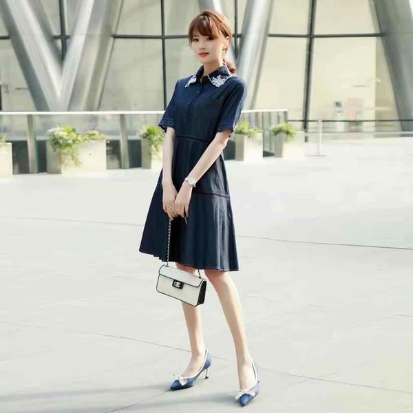 2021 summer female fashion vintage party elegant chic lapel embroidered thin jean dress, Black;gray
2021 summer female fashion vintage party elegant chic lapel embroidered thin jean dress, Black;gray
