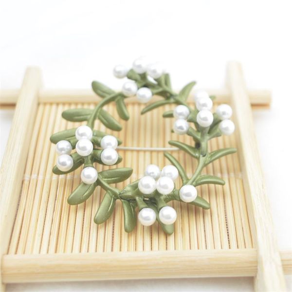 fashion lady myrtle garland brooches artificial pearl fresh water green retro exaggerated brooch, Gray
fashion lady myrtle garland brooches artificial pearl fresh water green retro exaggerated brooch, Gray