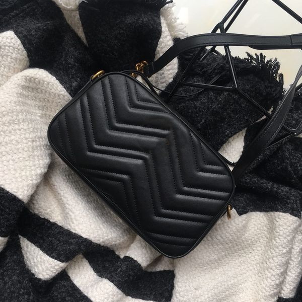 women designer bags wavy pattern luxury genuine leather shoulder bag zipper opening crossbody purse come with box black red nude white size
women designer bags wavy pattern luxury genuine leather shoulder bag zipper opening crossbody purse come with box black red nude white size