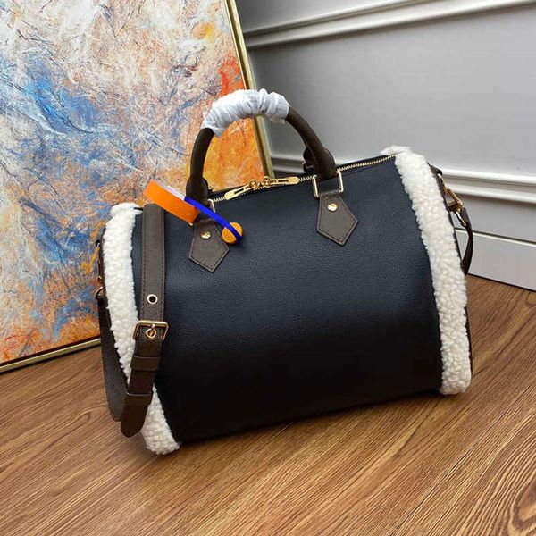 10a designers plush embroidery series m56966 the handbag is depicted with wool inlaid on a grain leather surface removable and adjustable 1t
10a designers plush embroidery series m56966 the handbag is depicted with wool inlaid on a grain leather surface removable and adjustable 1t
