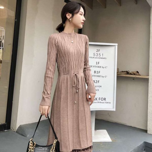 2021 long sleeves office woman's sweater knitted lace embroidered dress d731, Black;gray
2021 long sleeves office woman's sweater knitted lace embroidered dress d731, Black;gray