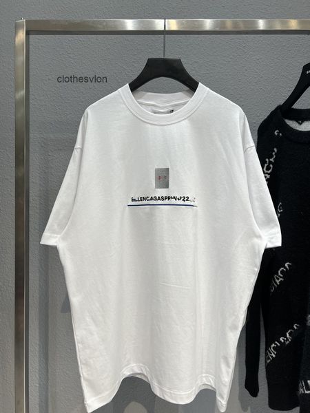 2022 designer t-shirts hoodies balencaigas summer paris b chest embroidered letters men women short sleeved t-shirt, White;black
2022 designer t-shirts hoodies balencaigas summer paris b chest embroidered letters men women short sleeved t-shirt, White;black