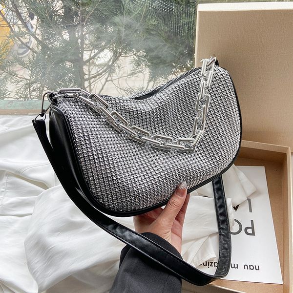 niche design popular bright diamond bag female 2021 new fashion korean style all-match messenger bag shoulder bag width 26cm
niche design popular bright diamond bag female 2021 new fashion korean style all-match messenger bag shoulder bag width 26cm
