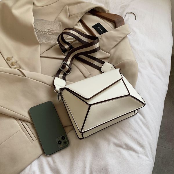 simple good quality pu leather shoulder crossbody bags for women solid color simply style female summer handbags 2021 designer
simple good quality pu leather shoulder crossbody bags for women solid color simply style female summer handbags 2021 designer
