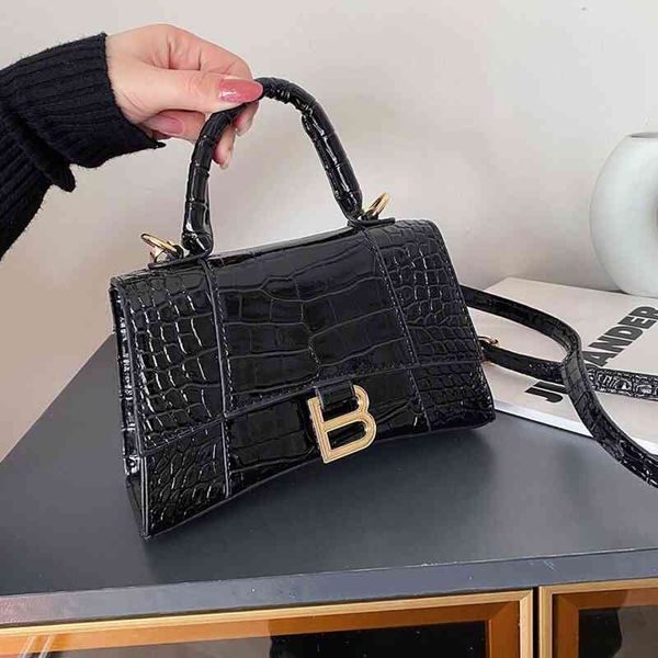 2022 factory outlet autumn and winter hourglass women's bag leisure personalized single shoulder messenger bag black crocodile pattern
2022 factory outlet autumn and winter hourglass women's bag leisure personalized single shoulder messenger bag black crocodile pattern