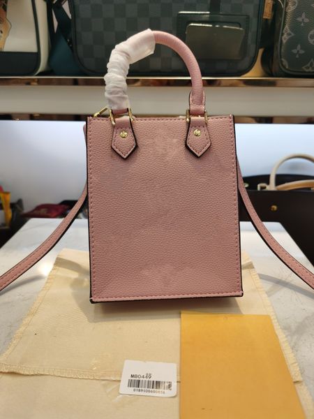 2021 women shoulder bag advanced square fashion handbag women's wallet note notebook roll is more elegant and classic
2021 women shoulder bag advanced square fashion handbag women's wallet note notebook roll is more elegant and classic