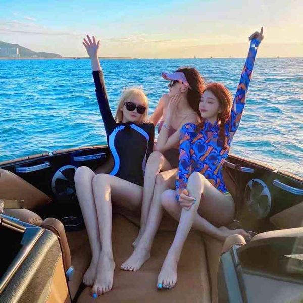 luxury designer women' swimwear bikini 2022 xr letter printed, long sleeved, tiktok, swimsuit, swimsuit, Red;black
luxury designer women' swimwear bikini 2022 xr letter printed, long sleeved, tiktok, swimsuit, swimsuit, Red;black