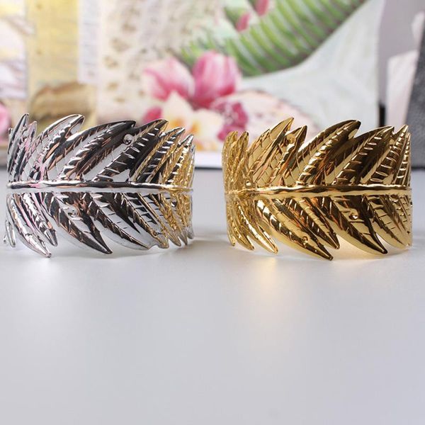 napkin rings 1pc creative alloy silver feather buckle western restaurant ring plating towel el table decora
napkin rings 1pc creative alloy silver feather buckle western restaurant ring plating towel el table decora