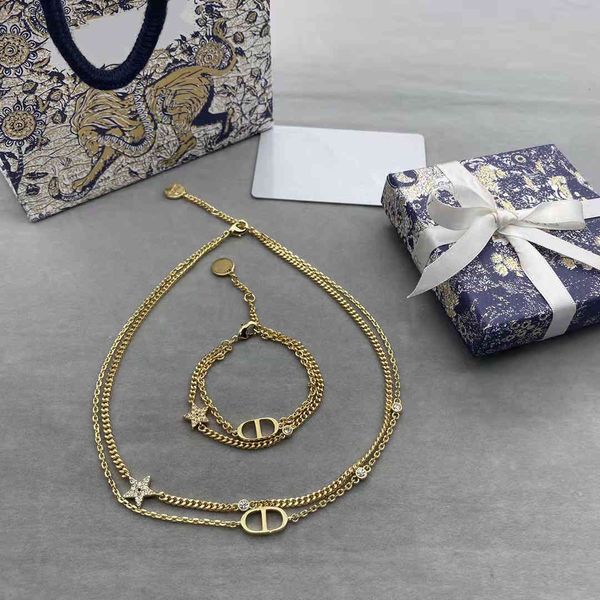 luxury designer fashion simple letter bracelet necklace personality temperament versatile double-layer diamond inlaid star neck chain clavic, Red;brown
luxury designer fashion simple letter bracelet necklace personality temperament versatile double-layer diamond inlaid star neck chain clavic, Red;brown