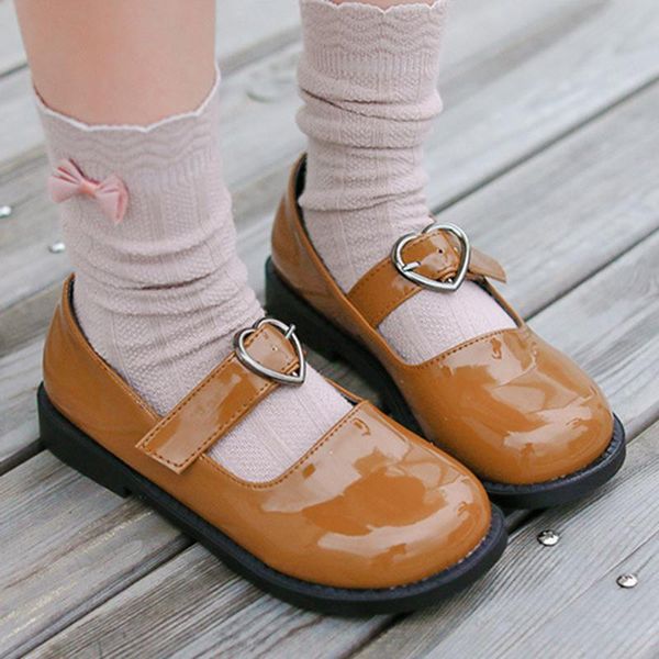 sneakers 2021 autumn girls casual shoes kids soft leather bottom for princess dress children party, Black;red
sneakers 2021 autumn girls casual shoes kids soft leather bottom for princess dress children party, Black;red