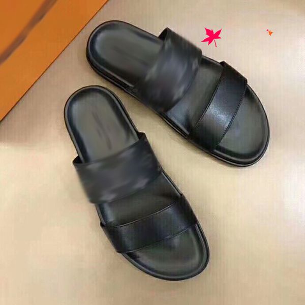 2021 slipper designer slide summer sandals fashion men beach indoor flat flip flops leather luxurys shoes mens slippers with box size 39-45, Black
2021 slipper designer slide summer sandals fashion men beach indoor flat flip flops leather luxurys shoes mens slippers with box size 39-45, Black