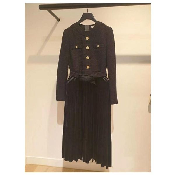 elegant temperament small fragrance coarse wool round neck single breasted lace up waist velvet pleated dress long casual dresses, Black;gray
elegant temperament small fragrance coarse wool round neck single breasted lace up waist velvet pleated dress long casual dresses, Black;gray
