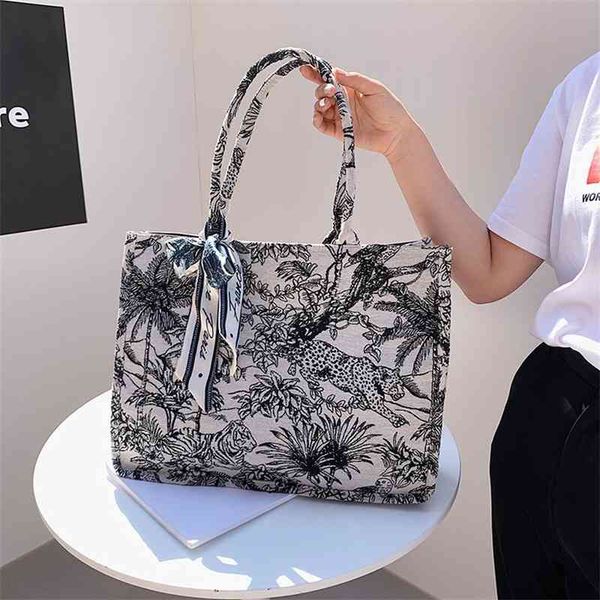 60% clearance sale fashion tote spring graffiti spray painting canvas large capacity hand single shoulder bag
60% clearance sale fashion tote spring graffiti spray painting canvas large capacity hand single shoulder bag