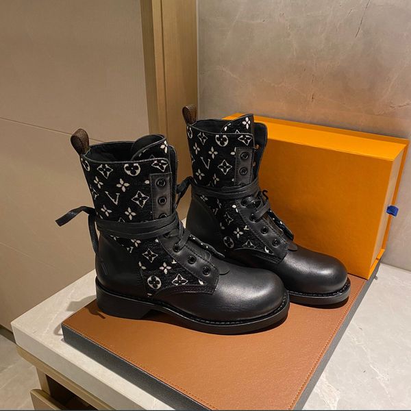 2021 new martin boots designer shoes lace-up comfortable luxury high-brand outdoor fashion women's shoes, Red;white
2021 new martin boots designer shoes lace-up comfortable luxury high-brand outdoor fashion women's shoes, Red;white